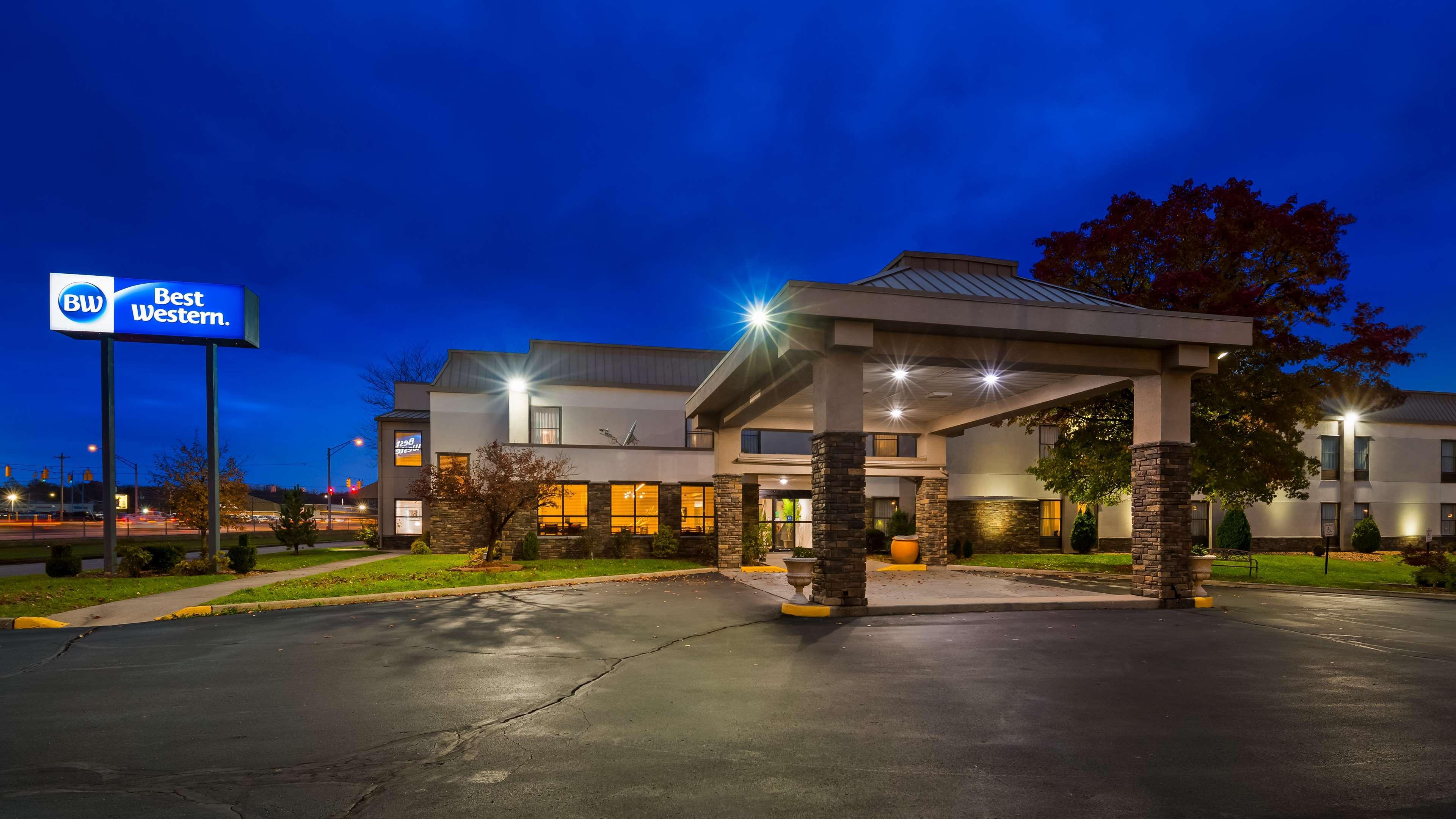 Hotel Baymont By Wyndham Monroe Ohio Exterior foto